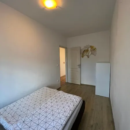 Kristaly Apartment *